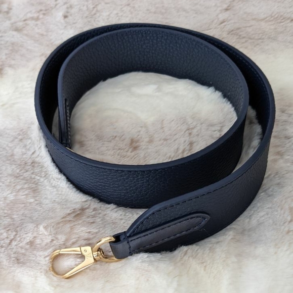 * SOLD *  Louis Vuitton Capucines MM - retail $9800 - new - Picture 11 of 14